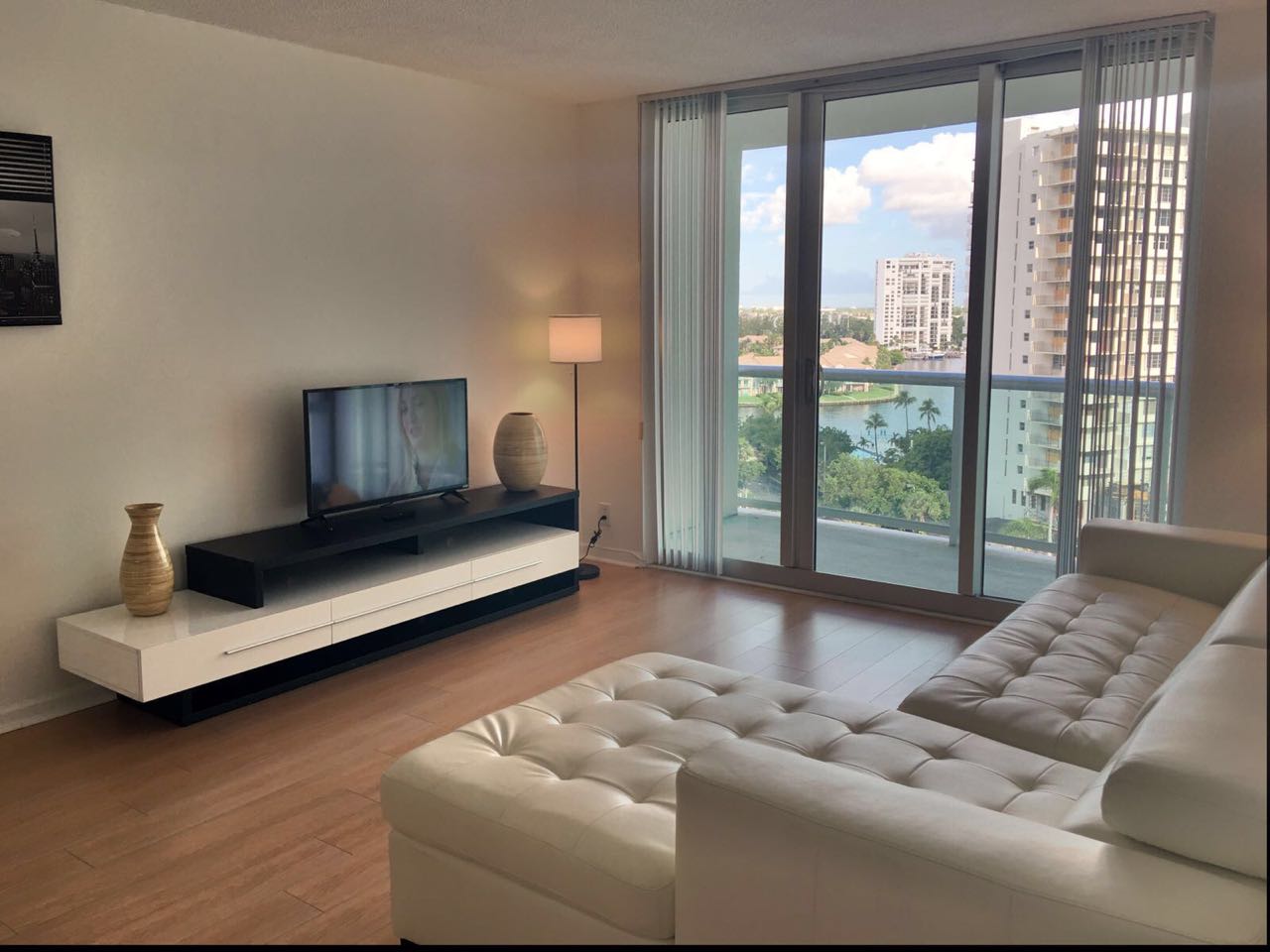 Amazing 2 Bedroom apt in Hollywood