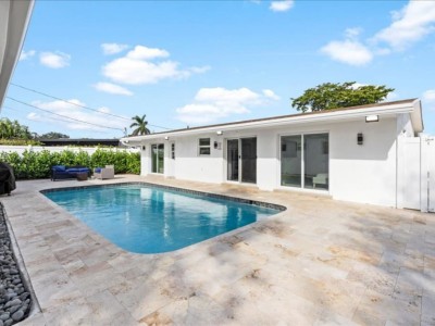 modern villa 5/4 With Guest house!