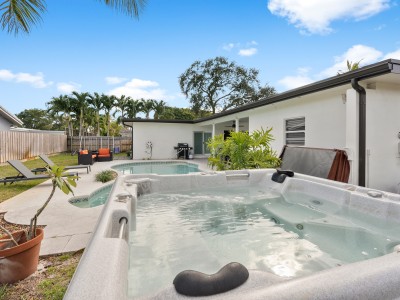 4 bedr 2 bath_ Private Pool_ Emerald Hills